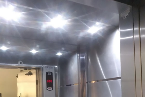 Sub-teto para elevadores