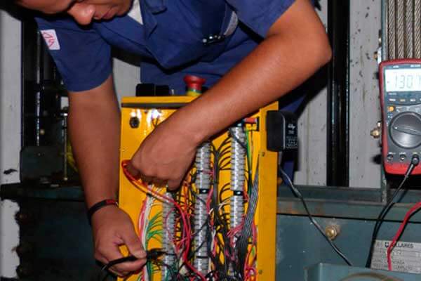 Assistência técnica de elevadores